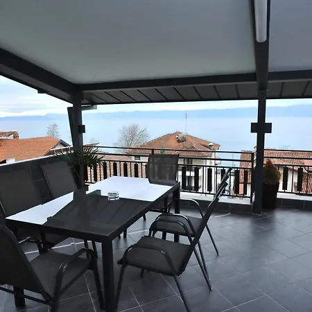Lagadin Lakeview Apartment