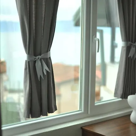 Apartment Lagadin Lakeview *